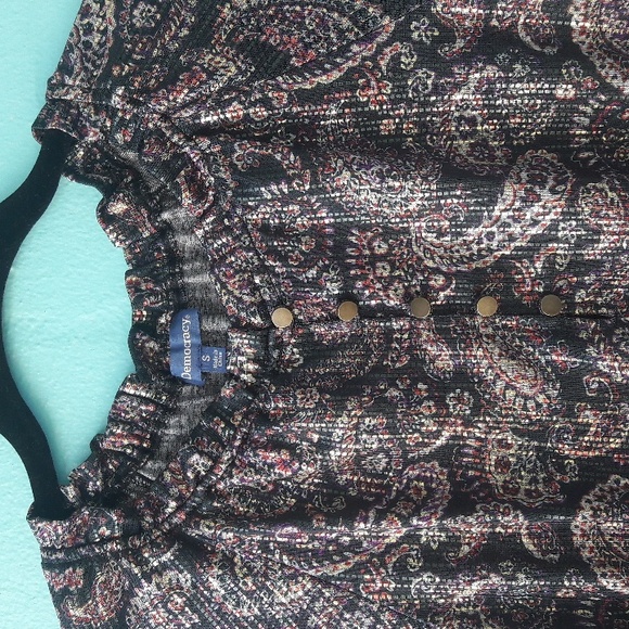 NWT "Democracy" Ruffle Neck Flounce Sleeve Top Size Small - Picture 8 of 10